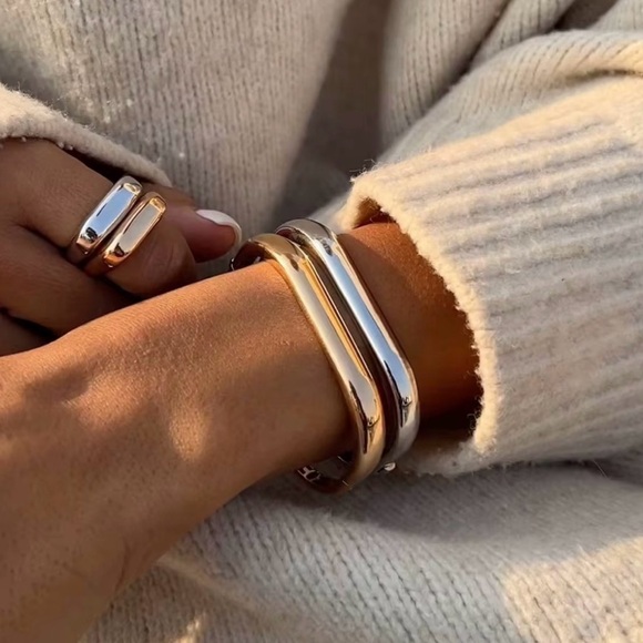 Jewelry - Elegant Gold square Women's Bracelet clasp bangle 18kt gold over stainless